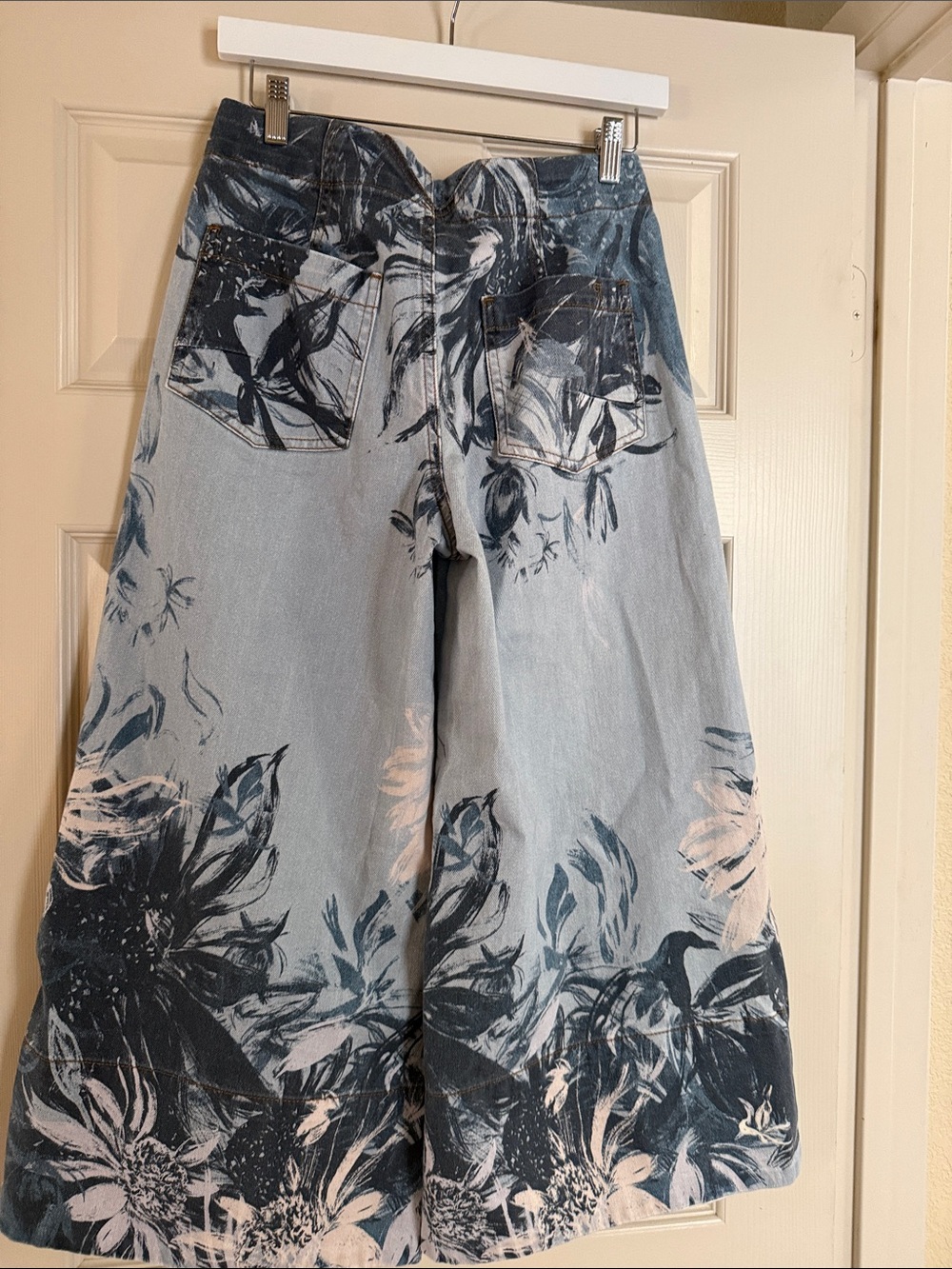 Pilcro Blue Floral Wide-Leg Cropped Jeans - Picture 5 of 11